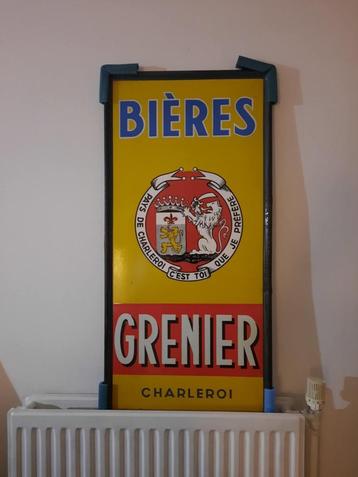 Oude brouwerij met geëmailleerde plaat Bières Grenier beschikbaar voor biedingen