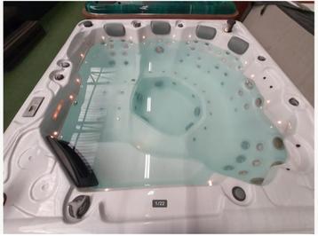 balboa jacuzzi amerikaans VANDAAG GELEVERD NU €2750 disponible aux enchères