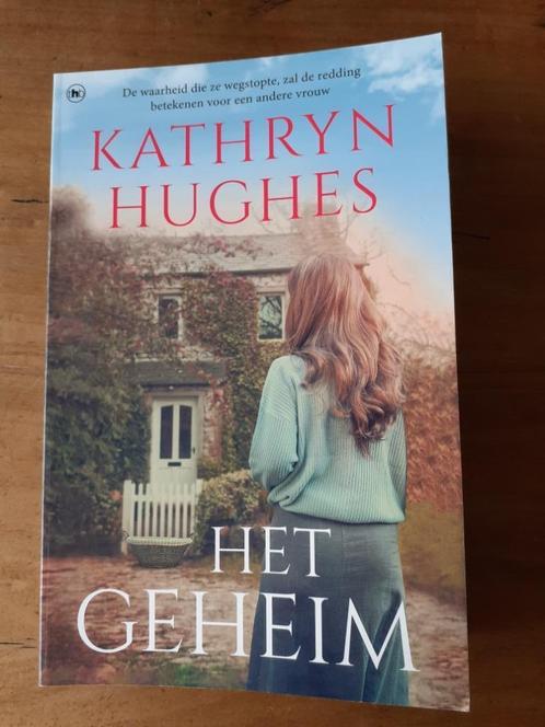 Boek ‘Het geheim` van Kathryn Hughes, Livres, Romans, Comme neuf, Europe autre, Enlèvement ou Envoi