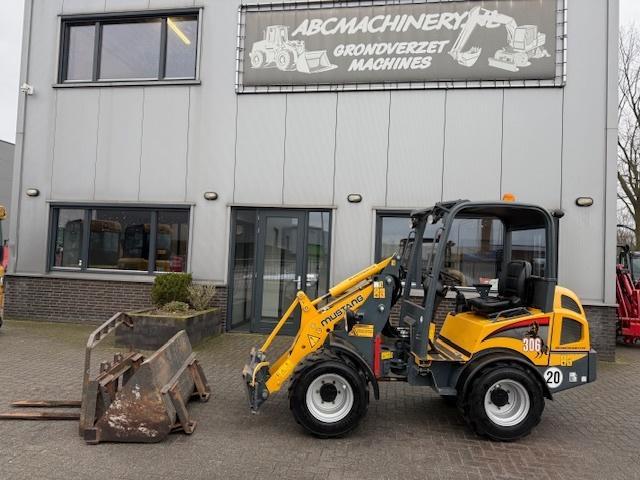 Mustang 306 Minishovel Kniklader als NIEUW 500uur, Zakelijke goederen, Machines en Bouw | Kranen en Graafmachines, Wiellader of Shovel