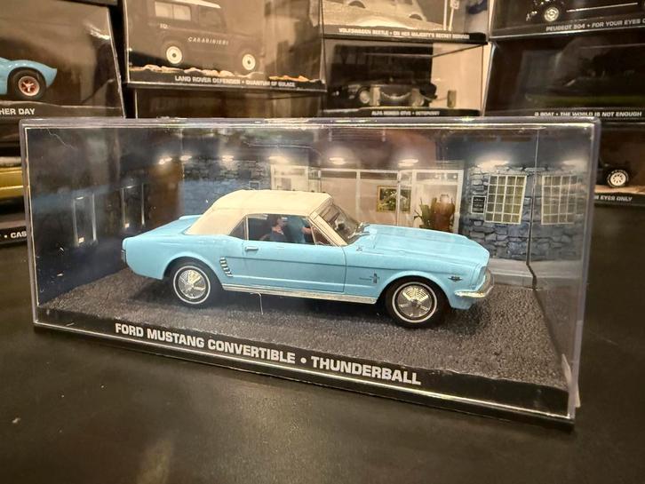 Ford Mustang convertible - James Bond, Hobby en Vrije tijd, Modelauto's | 1:43, Gebruikt, Auto, Universal Hobbies, Ophalen of Verzenden