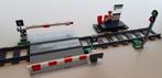 Lego trein: overweg + slagbomen en perron + seinpaal (Nieuw), Enlèvement ou Envoi, Neuf, Ensemble complet, Lego