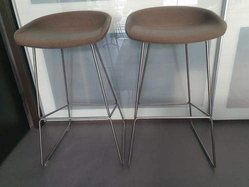 ***2x HAY about a stool AAS39 design barkrukken (taupebruin), Huis en Inrichting, Barkrukken, Zo goed als nieuw, 60 tot 90 cm