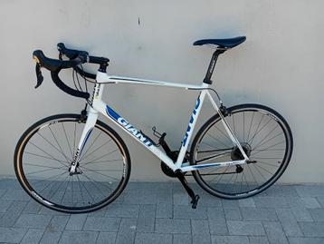 Alu koersfiets Giant 28inch 3x9speed maat 58cm Shimano 105🚴 beschikbaar voor biedingen
