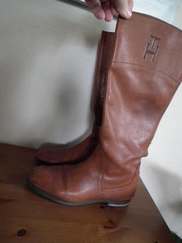 Bottes en cuir pour femme. 41(Tommy Hilfiger) coloris cognac disponible aux enchères