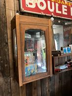 Oude kaaskastjes display winkel, Ophalen