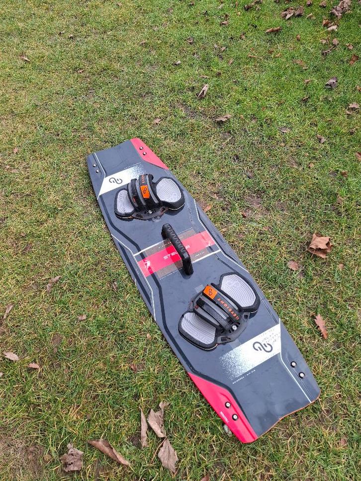 Kiteboard 136x41 Eleveight stellar, Watersport en Boten, Kitesurfen, Gebruikt, Kiteboard, Twintip, Ophalen