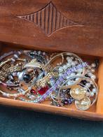 Mooi houten doosje met vintage juwelen, Verzenden