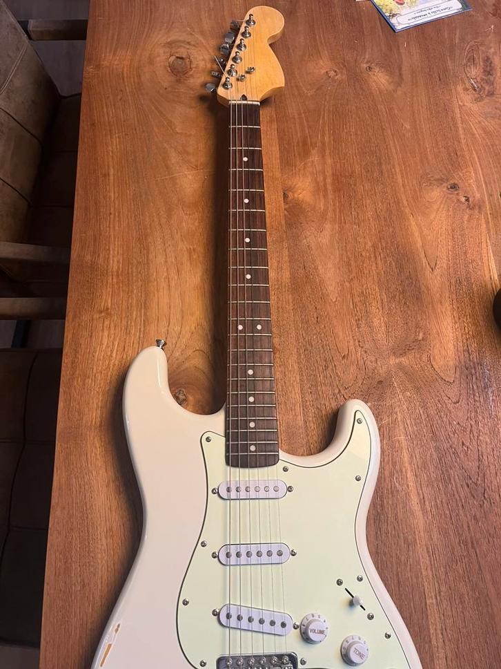 Modded gitaar vintage feel squier, Muziek en Instrumenten, Snaarinstrumenten | Gitaren | Elektrisch, Zo goed als nieuw, Ophalen