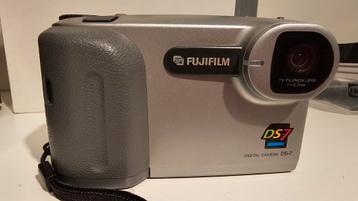 Fujifilm DS-7 een van de eerste digitale camera's  beschikbaar voor biedingen