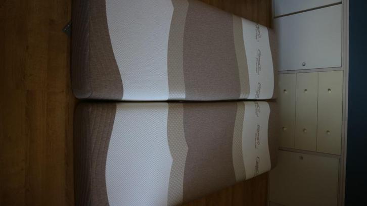 2 ZEER WEINIG GEBRUIKTE MATRASSEN, Huis en Inrichting, Slaapkamer | Matrassen en Bedbodems, Zo goed als nieuw, Matras, 70 cm of minder