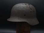 Duitse M40 helm relic battle damaged, Ophalen of Verzenden, Helm of Baret, Landmacht