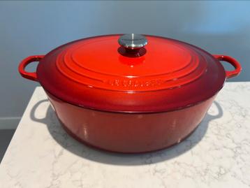 Le Creuset ovaal 35 cm, kersenrood in gebruikte staat beschikbaar voor biedingen