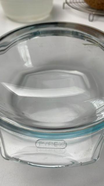 Pyrex pot met deksel, Enlèvement ou Envoi, Comme neuf