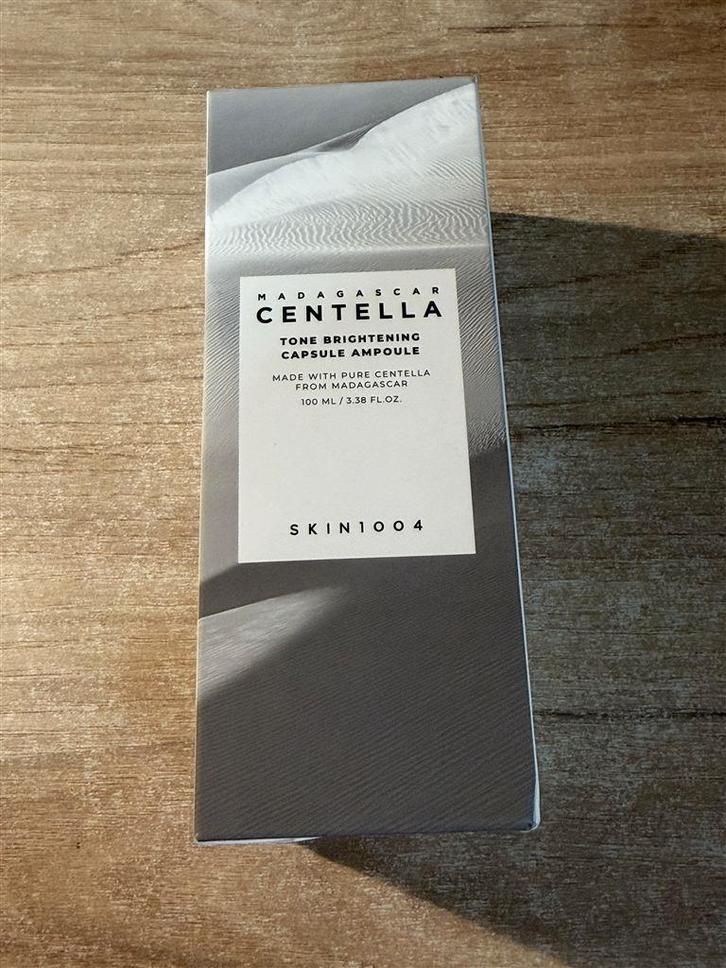 skin1004 - Madagascar Centella Tone Brightening Capsule Ampo, Handtassen en Accessoires, Uiterlijk | Gezichtsverzorging, Nieuw