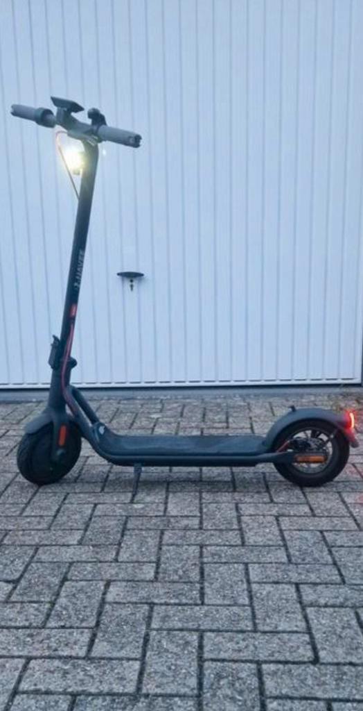 E-stap Navee 40i, Fietsen en Brommers, Steps, Zo goed als nieuw, Ophalen