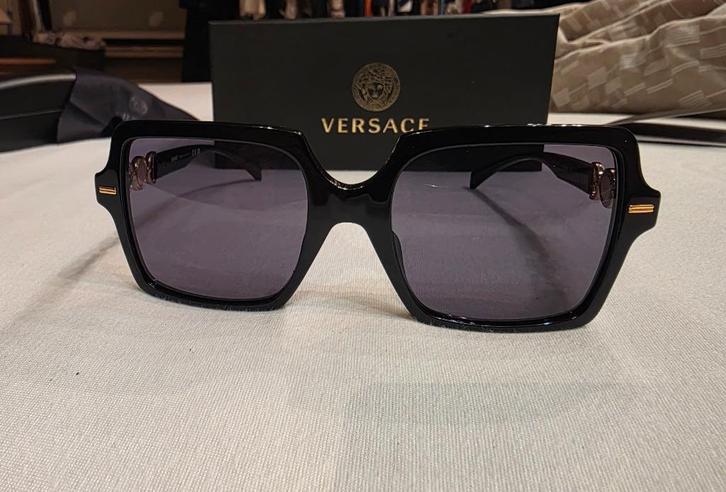 Versace zonnebril, Handtassen en Accessoires, Zonnebrillen en Brillen | Dames, Nieuw, Zonnebril, Gianni Versace, Zwart, Ophalen of Verzenden