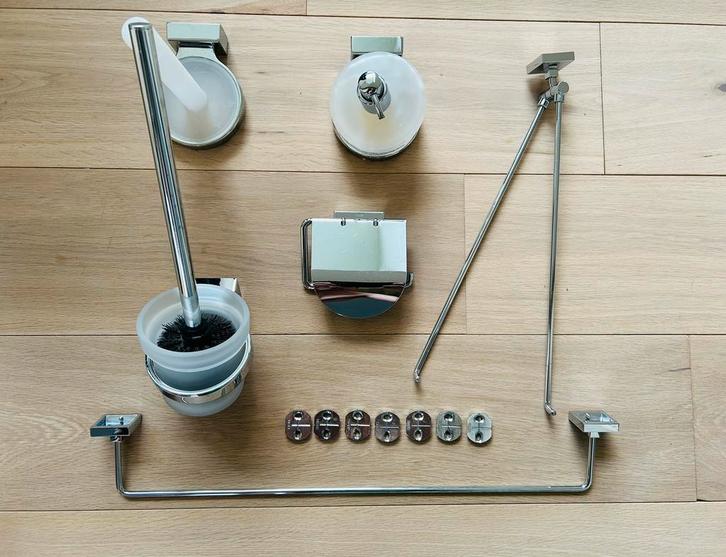 Ensemble d’accessoires pour WC et salle-de-bain, Maison & Meubles, Salle de bain | Linge de bain & Accessoires, Comme neuf, Porte-serviettes