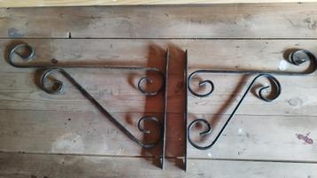 Bloemenhangers beschikbaar voor biedingen