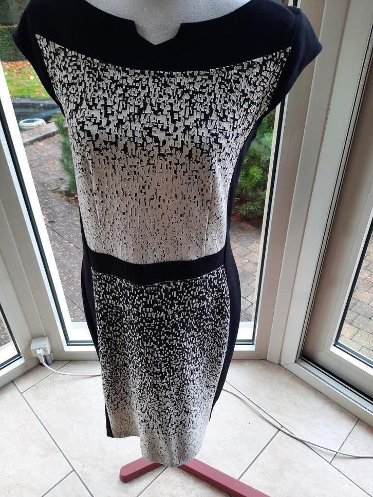 Prachtige jurk JOSEPH RIBKOFF - 38, Kleding | Dames, Jurken, Zo goed als nieuw, Maat 38/40 (M), Overige kleuren, Knielengte, Ophalen of Verzenden