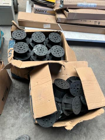 Terras pootjes beschikbaar voor biedingen