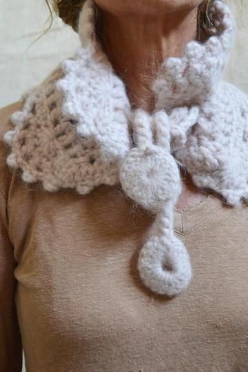 Les Ours cache col CUNEGONDE Rose laine beschikbaar voor biedingen