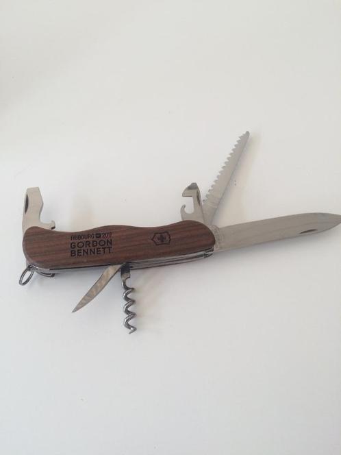 Victorinox Forestier Bois, Caravanes & Camping, Outils de camping, Neuf, Enlèvement ou Envoi