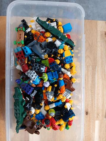 Lego minifigs en accessoires  beschikbaar voor biedingen