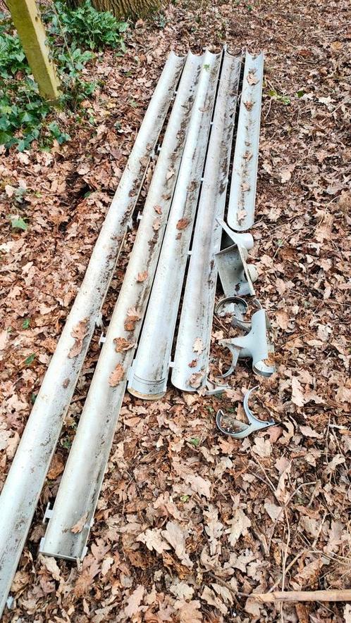 PVC tuinhuis goten 5 stuks met bevestigingsstukken, Doe-het-zelf en Bouw, Buizen en Afvoer, Gebruikt, Dakgoot, PVC, 6 meter of meer