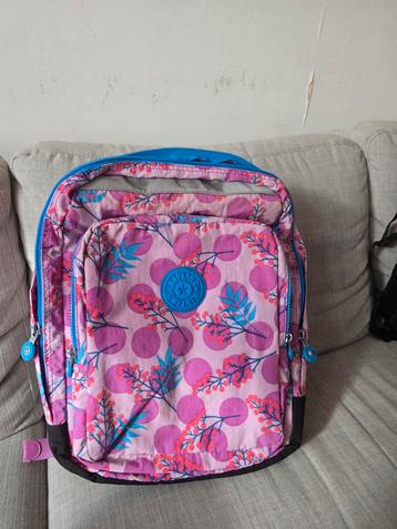 Schooltas meisje beschikbaar voor biedingen