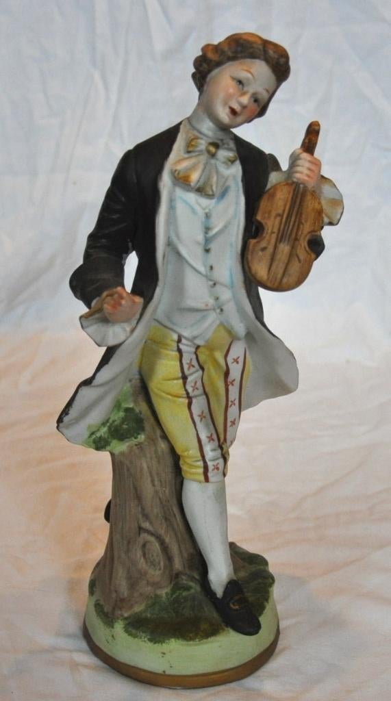 statue en biscuit violoniste (un pouce a restaurer), Enlèvement ou Envoi