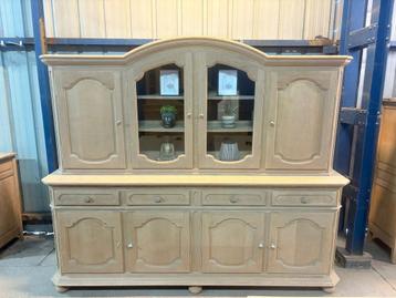  GROOT DRESSOIR MET TWEE DELEN IN GEAEROGUMD EIKENHOUT  beschikbaar voor biedingen