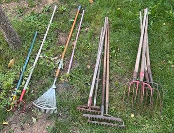 Tuingereedschap harken, etc. beschikbaar voor biedingen