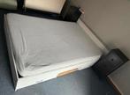 Bed 140 breed met lattenbodem, Huis en Inrichting, Slaapkamer | Bedden, Ophalen, Zo goed als nieuw