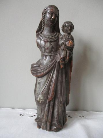 Antiek houtsnijwerk Madonna met het Kind beschikbaar voor biedingen