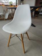 Witte eetkamerstoelen (8) stijl Eames, Huis en Inrichting, Vijf, Zes of meer stoelen, Gebruikt, Wit, Metaal
