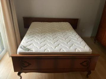 Houten bed met bedframe – stevig en stijlvol beschikbaar voor biedingen