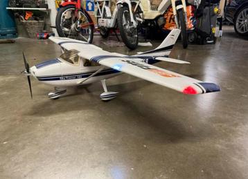 FMS Cessna 182 Sky Trainer 1400mm met toebehoren beschikbaar voor biedingen