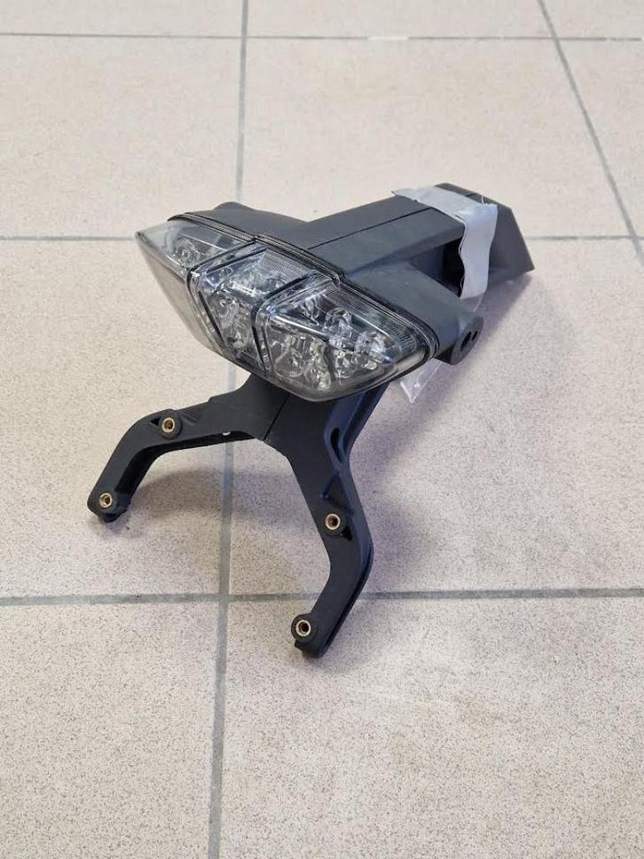 Ktm achterlicht+kentekenhouder 790-890 duke 2021-2025, Motoren, Accessoires | Overige, Zo goed als nieuw, Ophalen of Verzenden