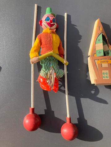 VINTAGE ANTIEK CLOWNSKOORDDANSERSPEELGOED MET DOOS beschikbaar voor biedingen