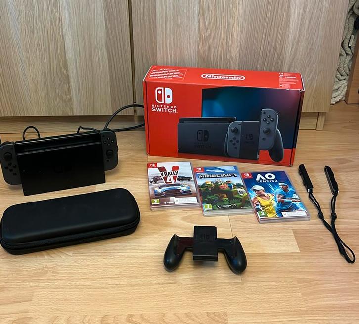 Nintendo Switch V2 2019 (grijs), met 3 spelletjes, en hoesje, Games en Spelcomputers, Spelcomputers | Nintendo Switch, Zo goed als nieuw