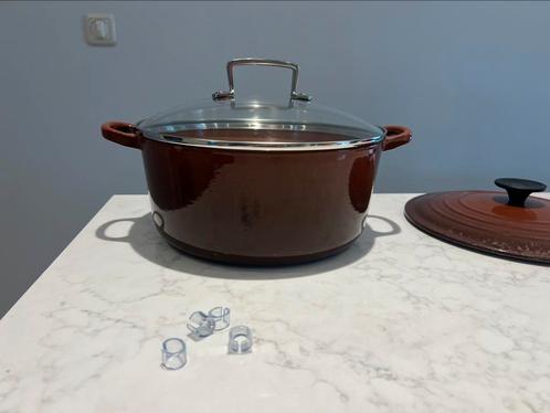 Le Creuset marron châtain, 24 cm en état d'usage, Maison & Meubles, Cuisine | Casseroles & Poêles, Utilisé, Poêle à frire ou Sauteuse