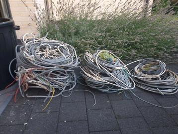 Partij elektrische kabels beschikbaar voor biedingen