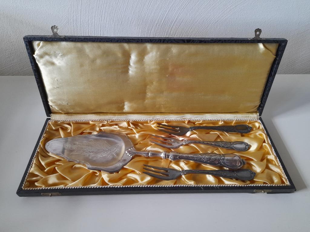 Pelle à gâteaux ancienne dans une boîte, en métal argenté, Antiquités & Art, Enlèvement ou Envoi, Argent