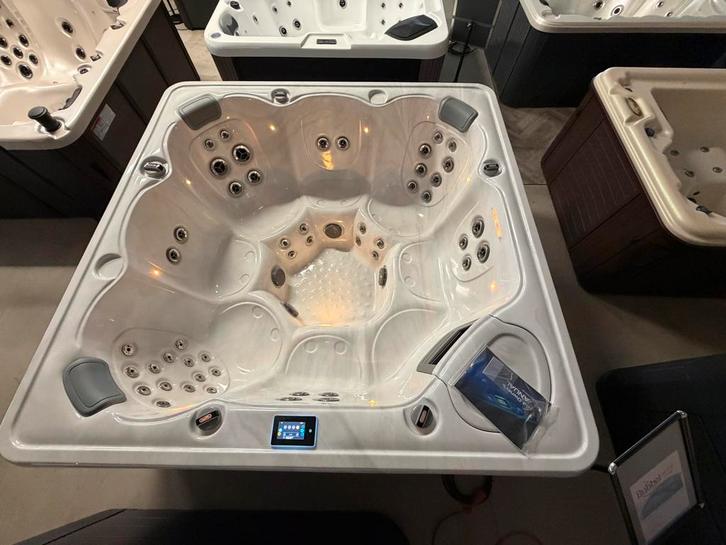 Jacuzzi riptide showmodel SALE!, Tuin en Terras, Bubbelbaden en Hottubs, Zo goed als nieuw, Ophalen