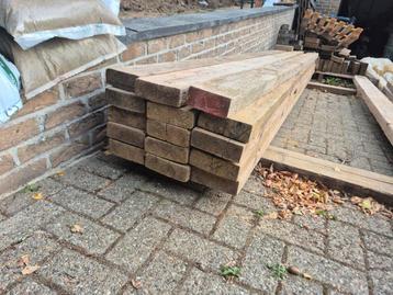 Houten Juffers houten balken beschikbaar voor biedingen