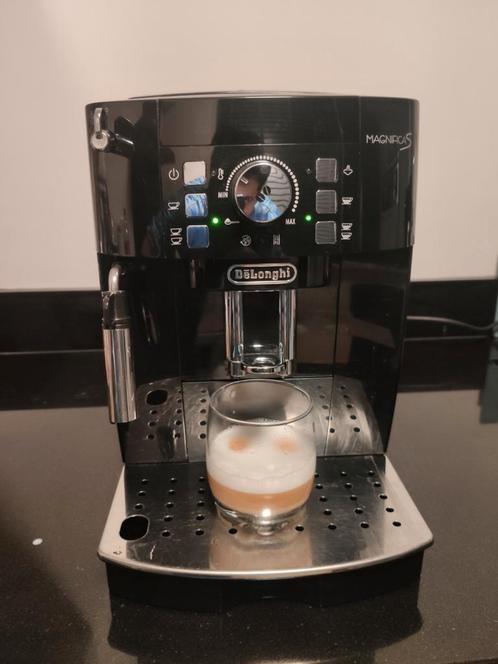 De'Longhi Magnifica S  ECAM 21117, Elektronische apparatuur, Koffiezetapparaten, Zo goed als nieuw, Gemalen koffie, Koffiebonen
