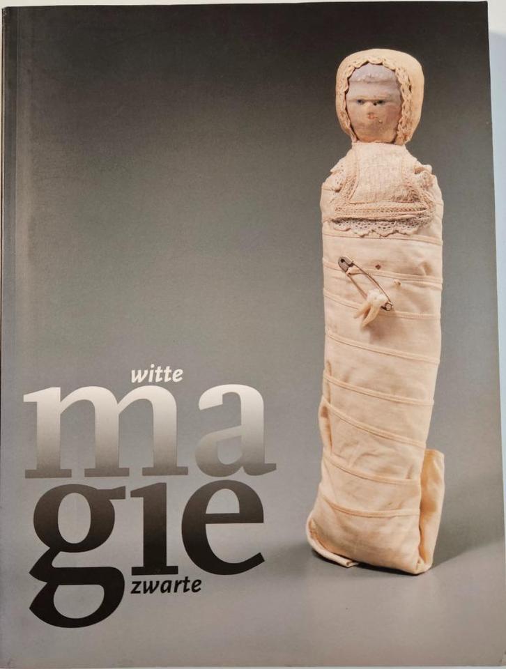 Witte Magie, Zwarte Magie - 1995 - ASLK-galerij Brussel, Livres, Art & Culture | Arts plastiques, Comme neuf, Enlèvement ou Envoi