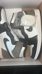 Air Jordan 1 Dark Mocha, Nieuw, Sneakers, Nike, Ophalen of Verzenden