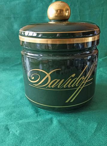 Pot a tabac davidoff, Enlèvement